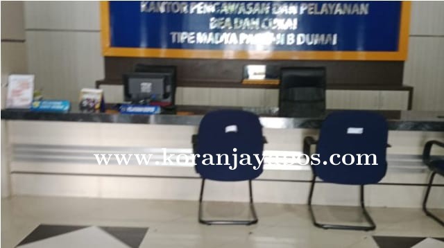 Kantor Bea Cukai Dumai Kosong Saat Jam Kerja, Pimpinan Media Komennews Tak Temui Seorang Pegawai Pun